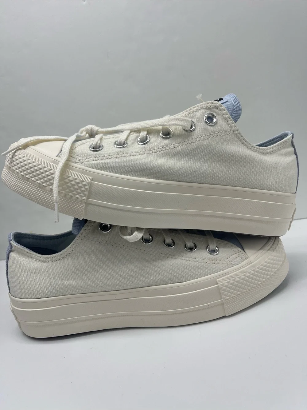Converse CTAS LIFT OX EGRET/EGRET/BLUE SUPER-MOON Low Top Platform Sneakers